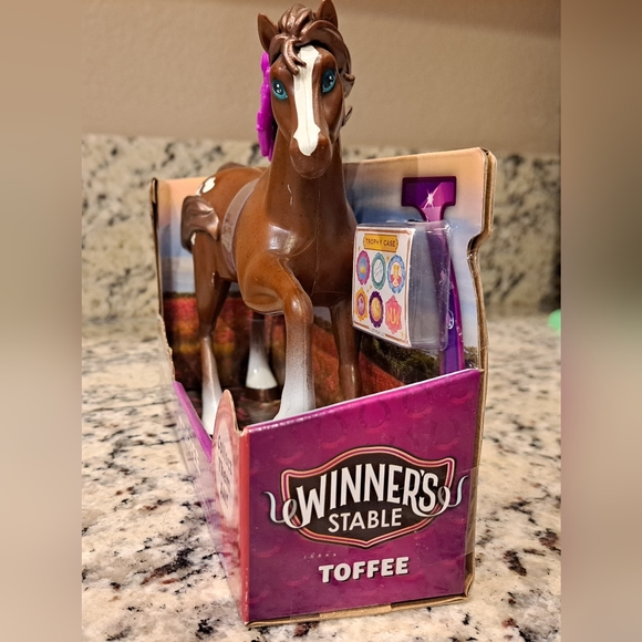 Winner’s Stable 5" Tall Toy Show Horse - Picture 1 of 7
